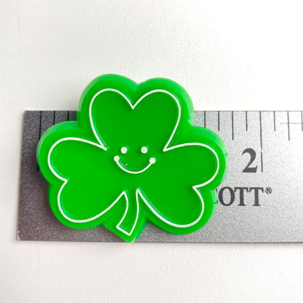 Vintage Hallmark Shamrock Pin St Patrick’s Day Green Clover Brooch - Picture 4 of 5